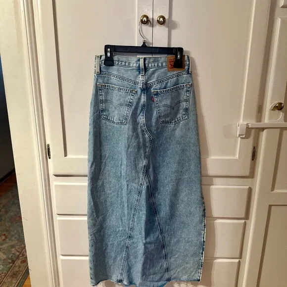 💙Levi's Iconic Side-Slit Denim Maxi Skirt - Not In The Mood💙 - Picture 4 of 8